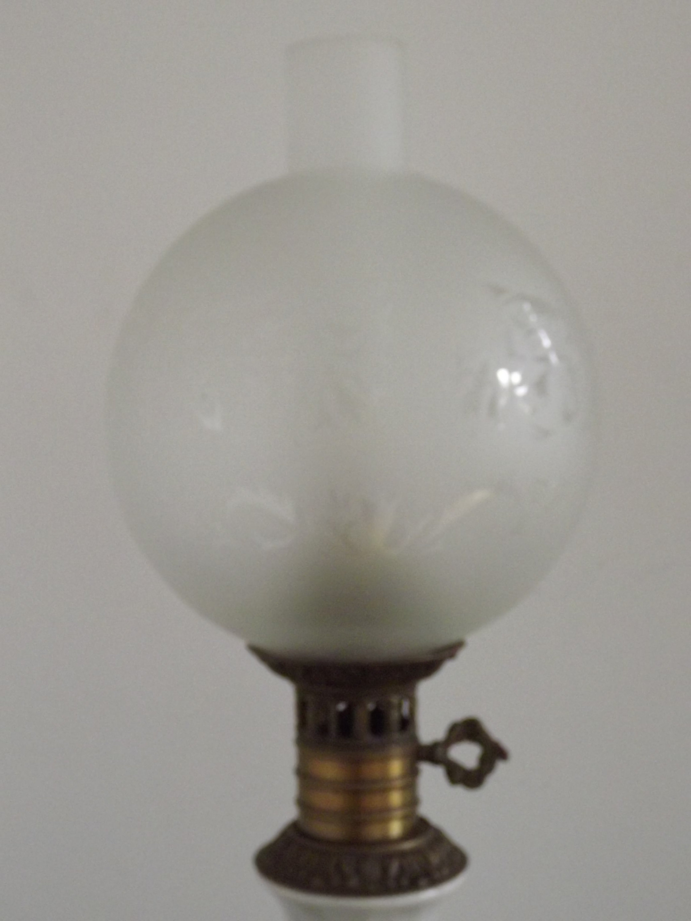 Lampe De Table En Porcelaine Blanche - Style Lanterne Contemporaine - Prise UK 3 Broches