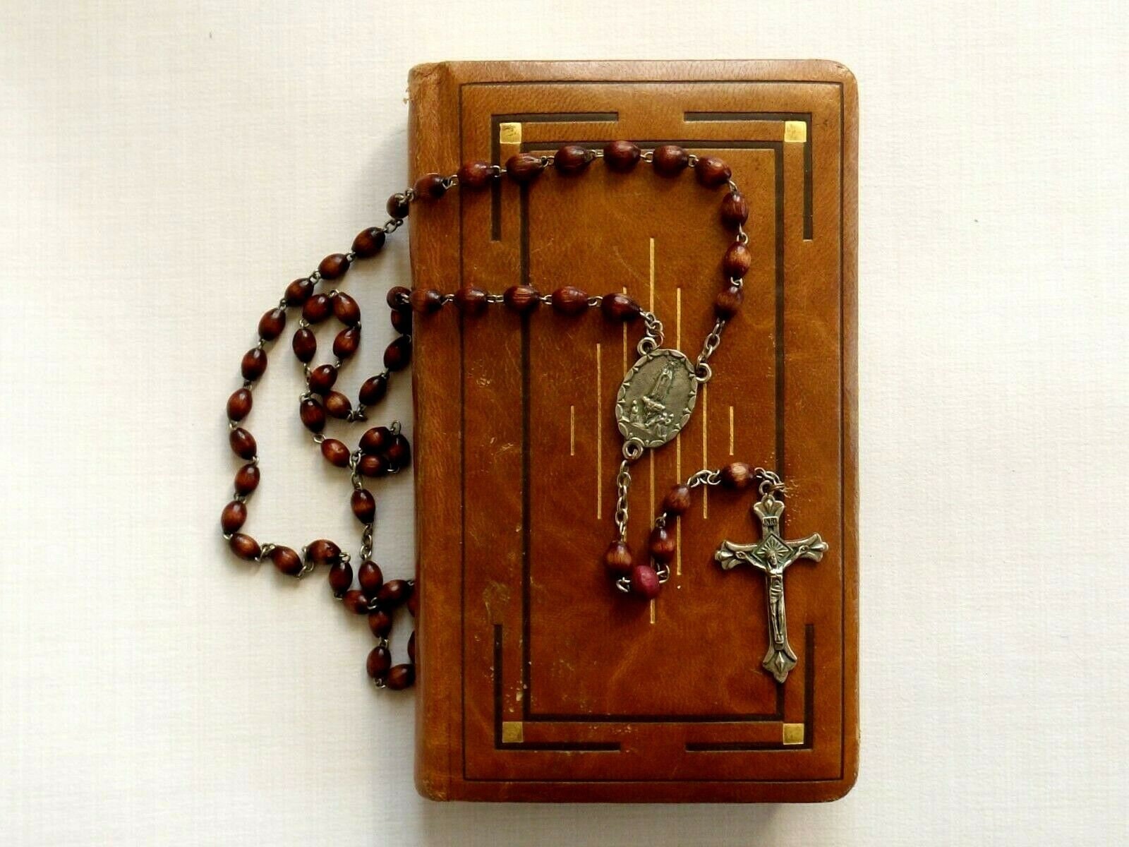 Vintage Italien Marron Perle en Bois Rosary Métal Fatima Medal & Crucifix - Vintage Rosaire Italien.