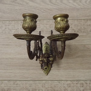 Antike französische Gothic Dragon Bronze Doppel Klavierleuchte signiert L. Pinet - Französisch Antiquität; Klavier-Kerzenleuchter. Bronze Gothic Wandleuchte.