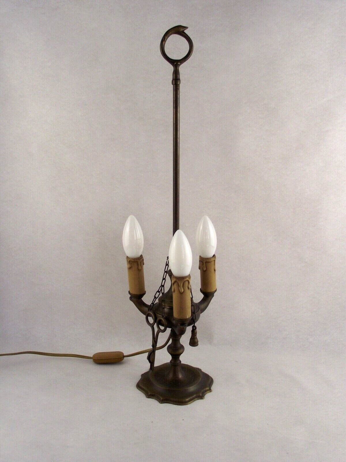 ANCIENNE BELLE LAMPE a huile en laiton EUR 28,00 - FR
