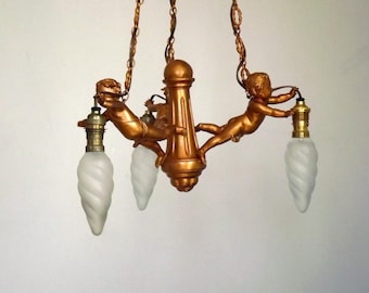 Lustre Chérubin vintage français - Luminaire 3 lumières or vieilli. Putti Angel Lighting - Lustre de style rococo français.