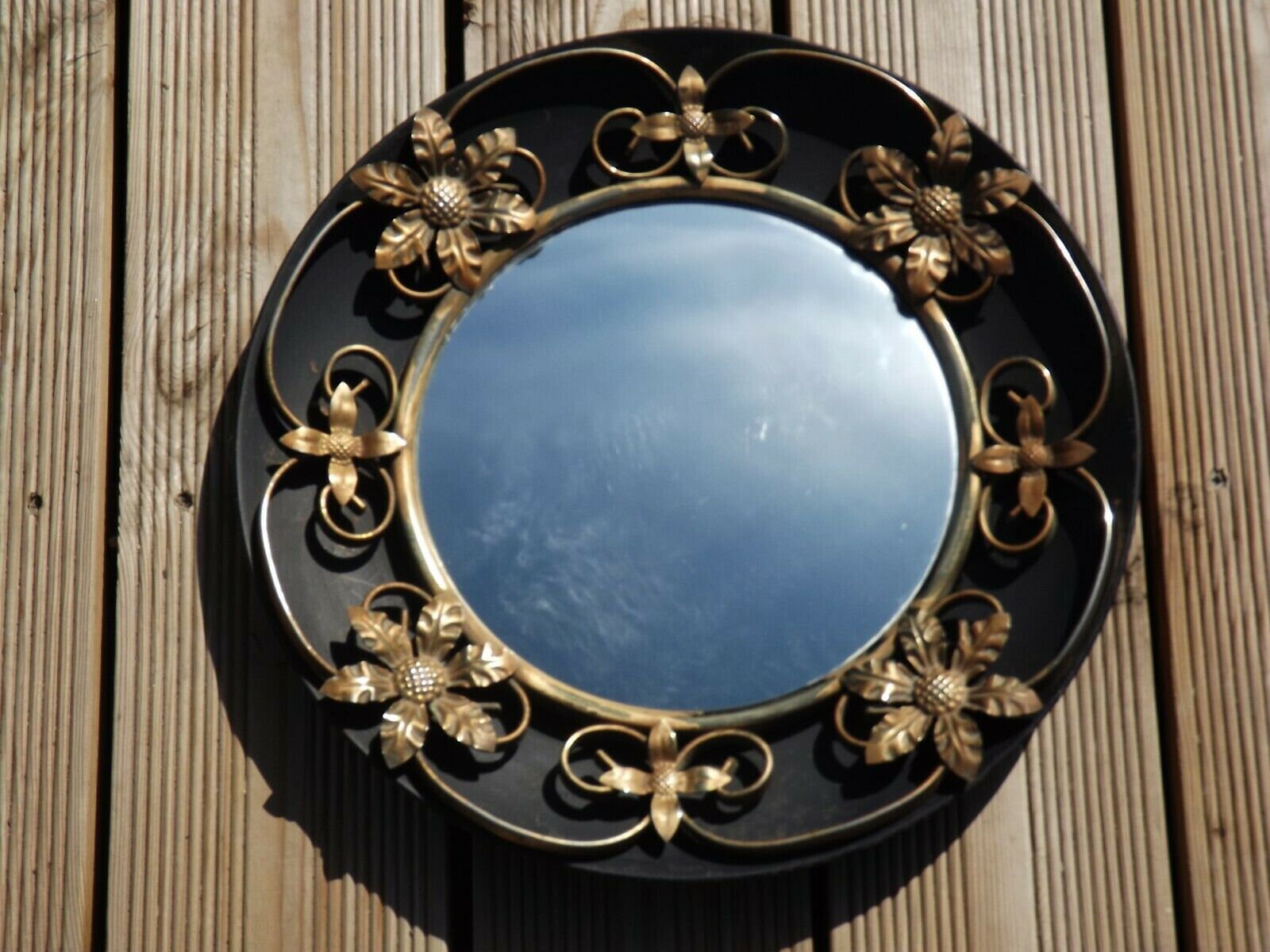 Vintage Années 1960 Convex Witch Mirror Black Metal Frame With Gold Flowers - Vintage Mirror. Miroir