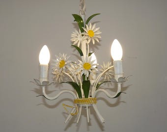 Lámpara de araña francesa vintage de 3 luces con forma de ramo de margaritas y diseño de tole ware.