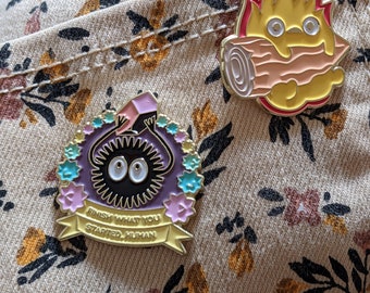 Broche kawaii de dessin animé château ambulant et le voyage de Chihiro Calcifer et Noiraude le charbon