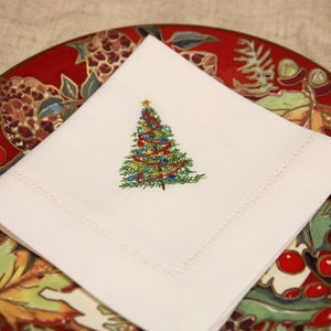 Christmas Tree Napkin Set, botanical embroidery, Embroidered Napkins, Reusable Napkins, Holiday Cloth Napkins, white linen napkins