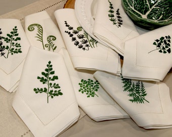 Servilletas de lino blanco con helecho bordado, bordado botánico, regalo de segundo aniversario, regalo para anfitriona, juego de regalo para el Día de la Madre