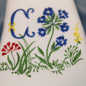Embroidered wildflower napkins, botanical embroidery, reusable dinner napkins, spring table decor, wildflower embroidery
