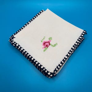 Vintage Cloth Napkins, Hand Embroidered Napkins, Linen Napkins, Table Decor, Country Decor, Dining