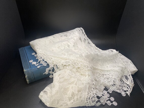 Vintage White Lace Shawl, Lace Wedding Shawl, Bri… - image 3