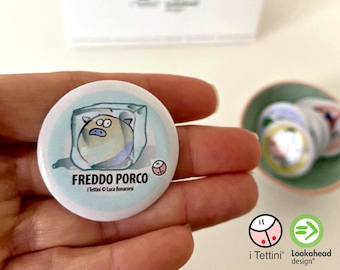 Calamita o Spilla con illustrazione FREDDO PORCO, i Tettini® • Magnete da frigo, Pin •