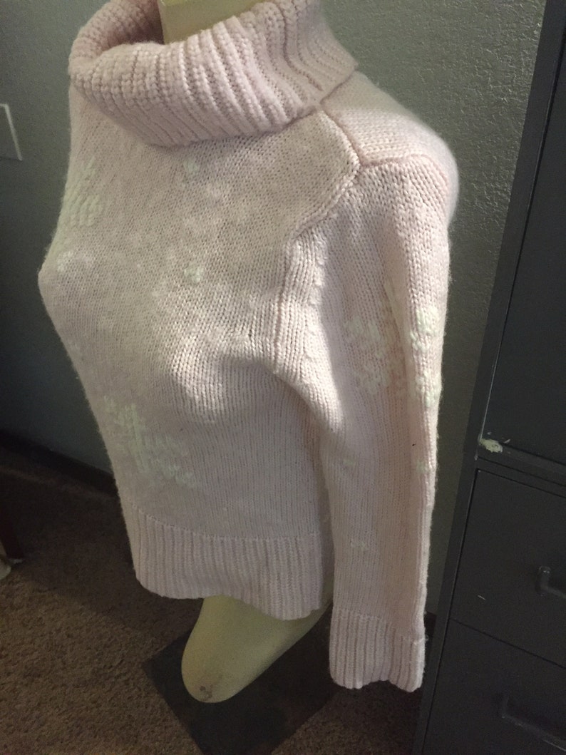 turtleneck snowflakes wool acrylic Apart Impressions Medium light pink Christmas sweater preppy