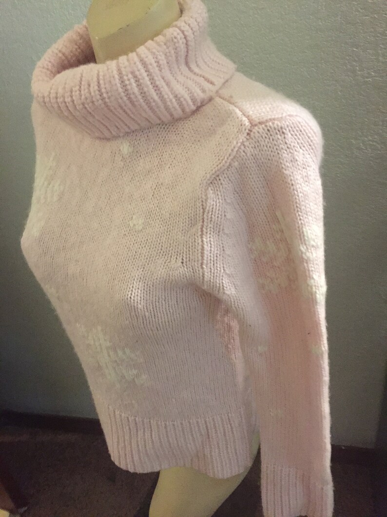 turtleneck snowflakes wool acrylic Apart Impressions Medium light pink Christmas sweater preppy