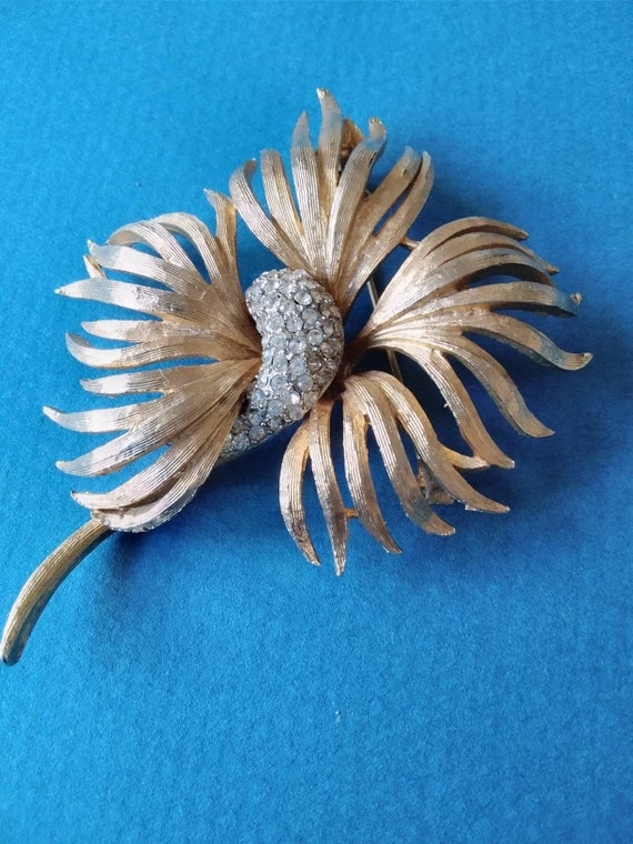 Corocraft flower brooch c1950