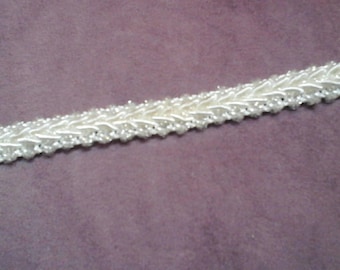 Small white stripe measuring 1cm wide made of silk and washable sisal and sold by the meter