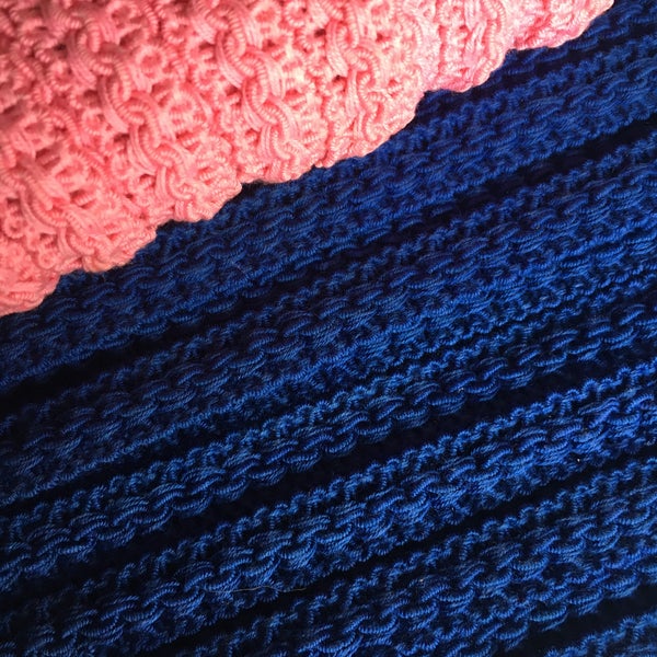 Galon de passementerie en coton rose, bleu roi ou noir.