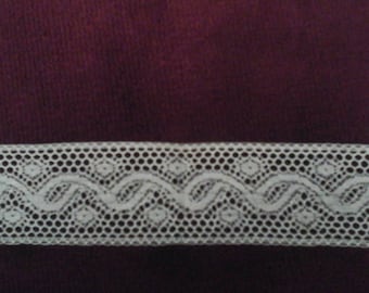 Lot of 10m of very fine white Calais lace, 2.3cm wide, made of cotton, made in France