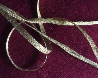 Pack of 10m of braided old gold metal lace measuring 0.4cm wide.