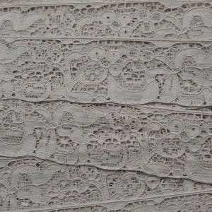 Very light old beige calais lace measuring 2.2cm wide and sold by the meter image 1