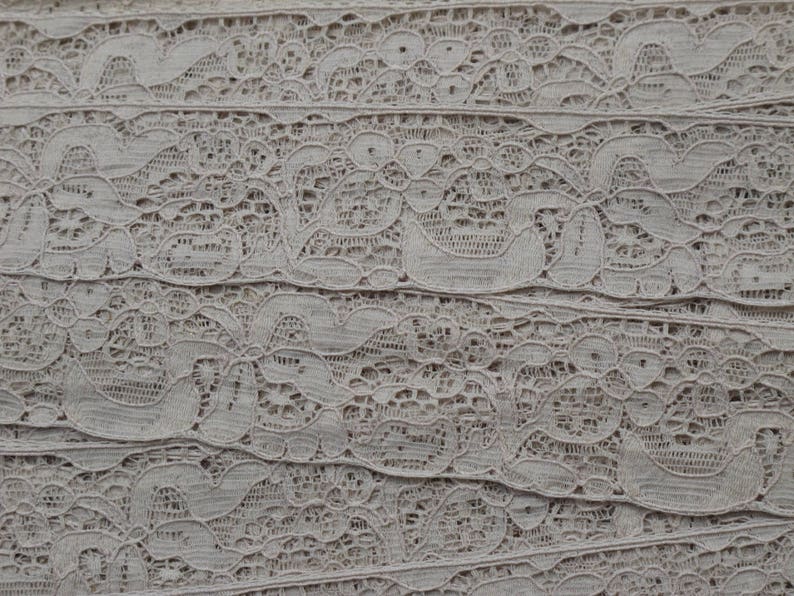 Very light old beige calais lace measuring 2.2cm wide and sold by the meter image 1