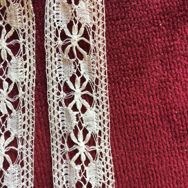 very fine Calais lace in cotton measuring 2cm wide and sold by the meter of white color.