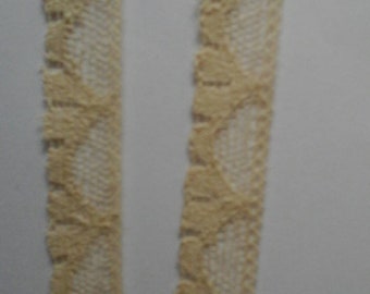 10m lot of Puy lace in Velay in very fine cotton, light beige color measuring 1.5cm wide