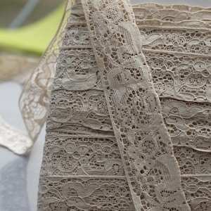 Very light old beige calais lace measuring 2.2cm wide and sold by the meter image 2
