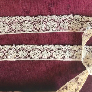 batch of 5.30m of Calais lace in very fine cotton, powder pink in color and measuring 2.8cm in width.