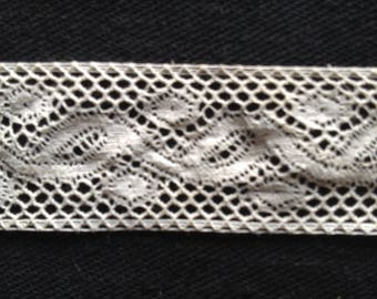 10m batch in between Calais lace in off-white cotton in its unwashed juice