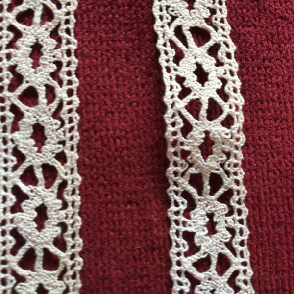 lot de 3,70m de dentelle du Puy En Vêlais faite aux fuseaux en fil blanc de coton mesurant 1,7cm de large