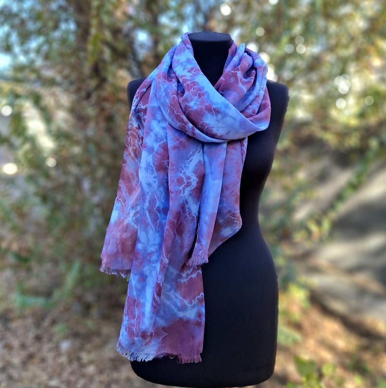 Bufanda de seda teñida a mano en azul claro marsala, chal batik 100% seda natural imagen 11