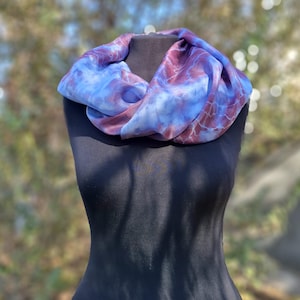 Bufanda de seda teñida a mano en azul claro marsala, chal batik 100% seda natural imagen 8