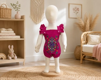 Body rosa mexicano para bebé niña – Bordado floral hecho a mano – 100% algodón – Hecho en México.