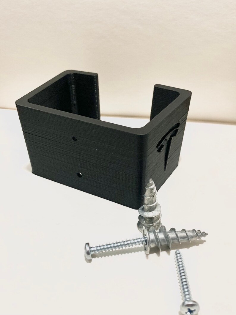 Tesla UMC wall mount image 4