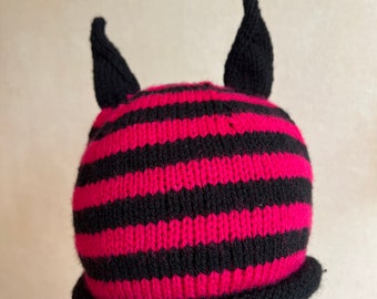 Bonnet Devil Beanie noir et fuchsia