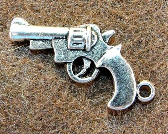 Pendentif argenté pistolet