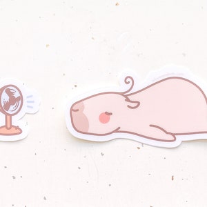 Curly the Capybara acostado en un día caluroso conjunto de pegatinas de vinilo transparente