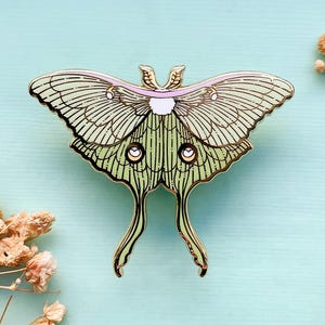 Luna Motte Emaille Pin