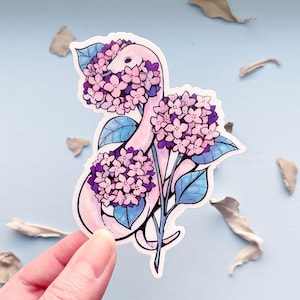 Adhesivo de vinilo transparente con serpiente y hortensias