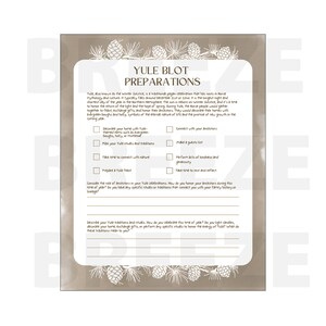 Puede incluir: Una lista de verificaci&oacute;n beige de Preparaciones de Yule Blot con texto y casillas de verificaci&oacute;n. El texto describe Yule, una celebraci&oacute;n pagana, e incluye indicaciones para decorar, rituales y conectar con los antepasados. Ilustraciones de pi&ntilde;as enmarcan el texto.