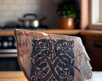 Handcrafted Driftwood Decor – Germanic &quot;Disc on Bow&quot; Art Inspired by Historical Motifs
