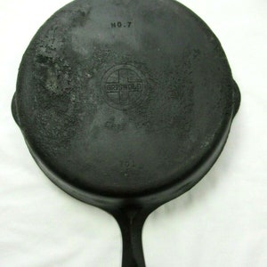 Griswold #7 Small Block Logo Cast Iron Skillet, 701F, 9.5&quot;, Spout, Frying Pan, Vintage