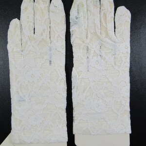 Vintage White Lace Sheer Womens Wrist Gloves, Bridal, Wedding, Sexy, Dressy, Nylon afbeelding 2