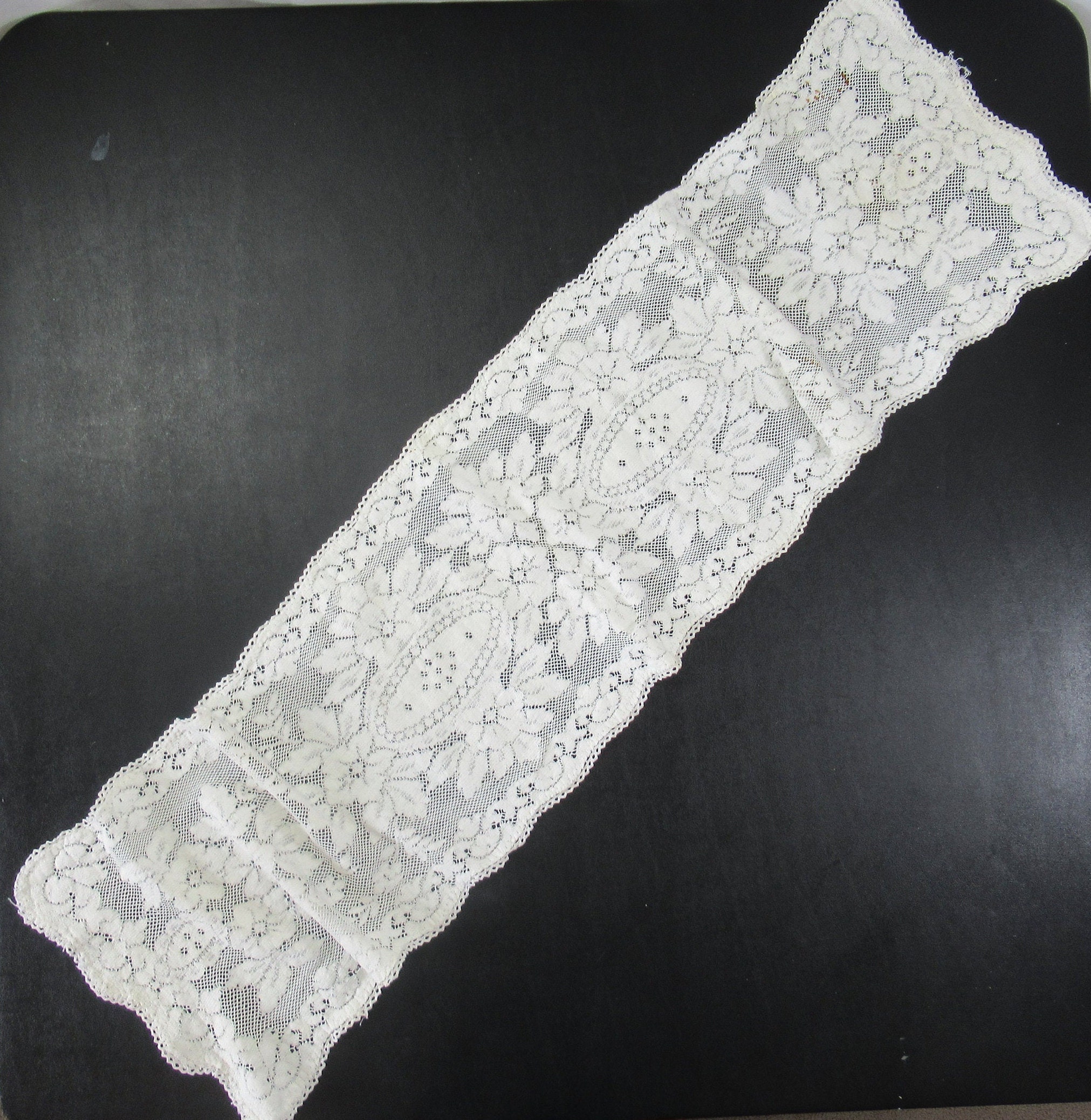Vintage Scalloped Ivory Lace Table Runner, 42, Cotton, Doily, Dresser ...