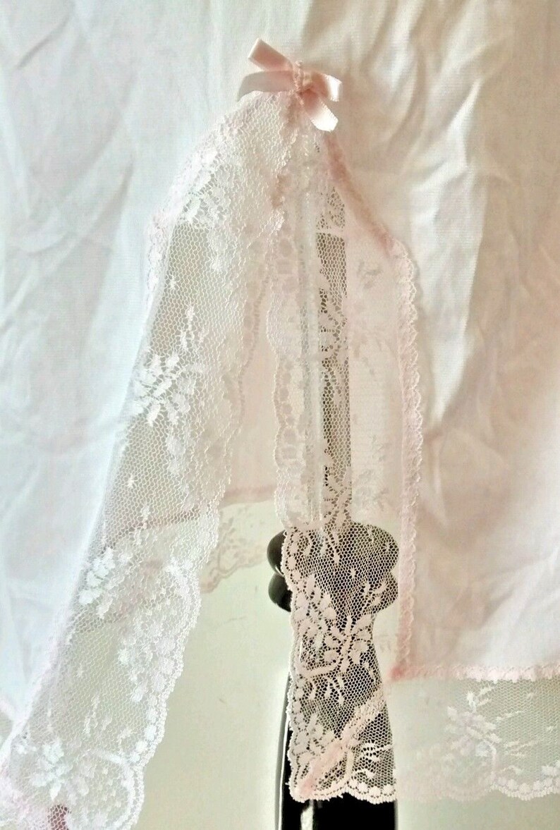 Size Medium Back Slit Lingerie Vintage Pink Nylon and Lace Half Slip Melody