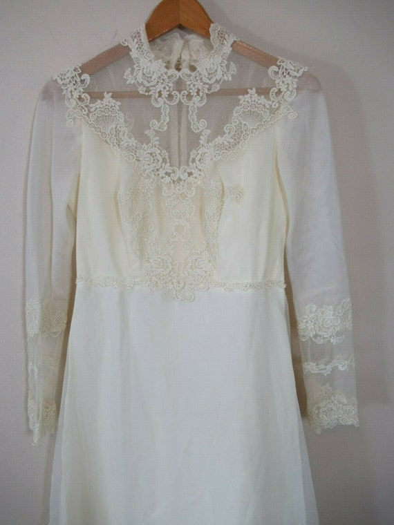 Vintage High Neck Lace Mesh Embroidered Wedding Dr