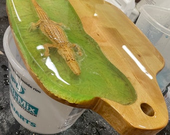 Planche de charcuterie alligator, version époxy