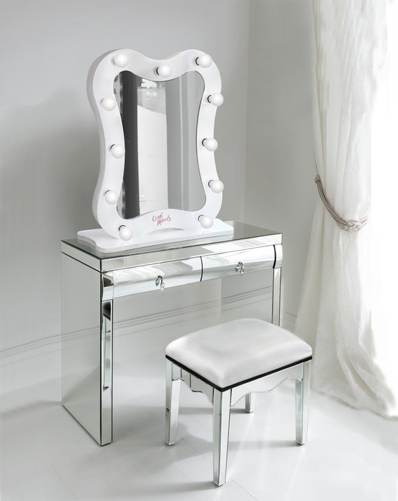 hollywood mirror with lights