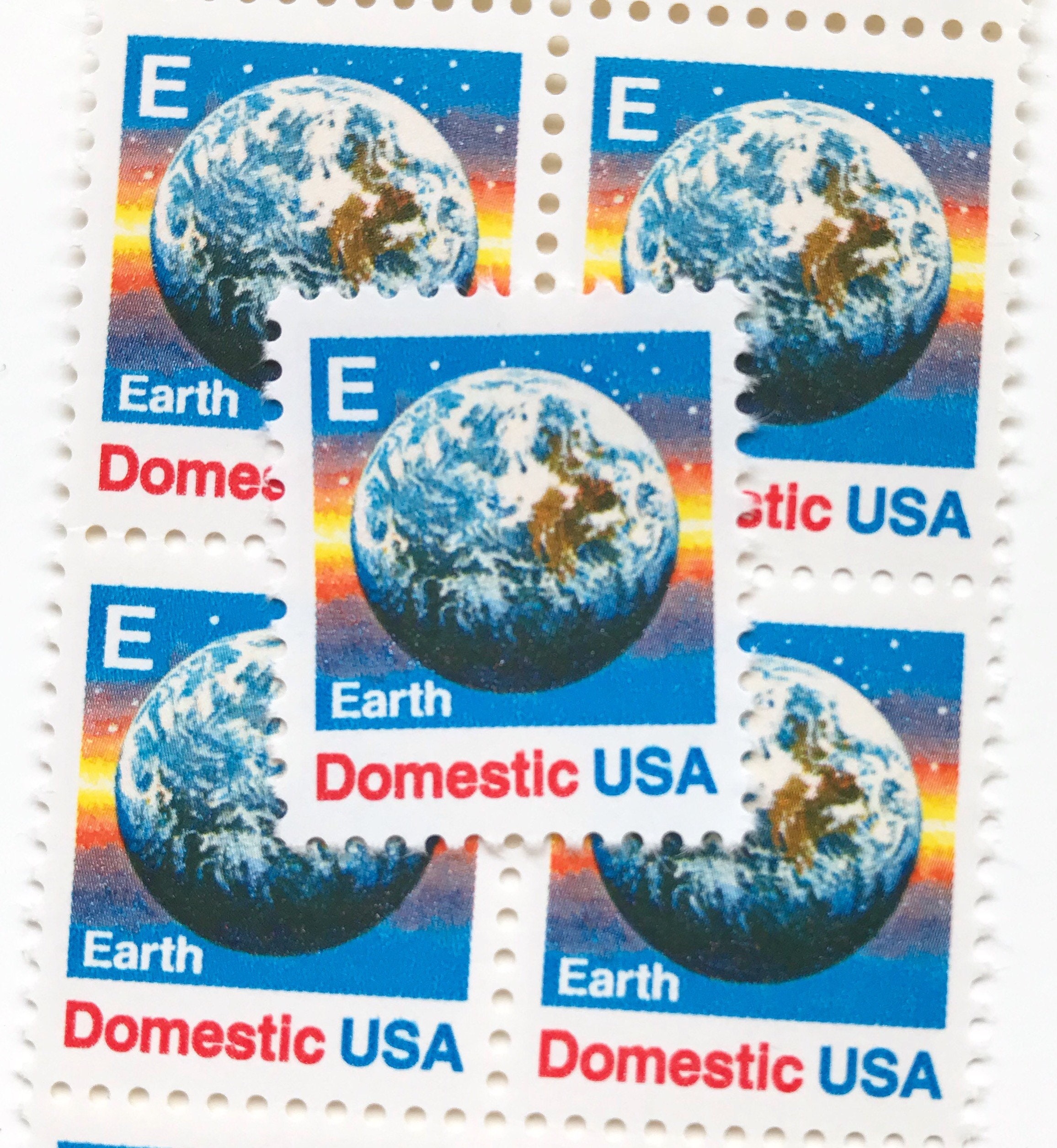 10 Unused Vintage Earth e Postage Stamps / Earth Space World