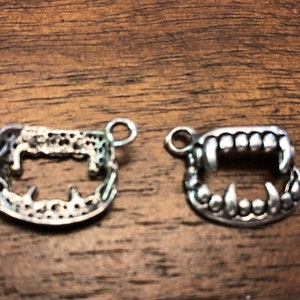 Vampire Theeth Charms 10 Pieces.