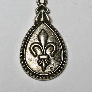 Fleur-de-Lis Jewelry Charm – French Symbol Pendant in Antique Silver Finish, French Lily Charm